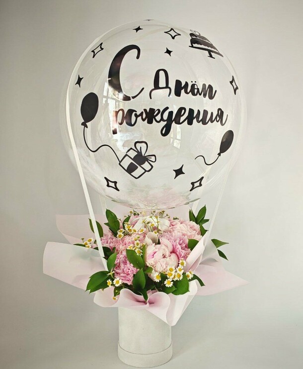 Воздушный букет. Цветы с шаром баблс на день рождения. Пионы, танацетум, артикул F1553361 - 8191 рублей, доставка по городу. Flawery - доставка цветов