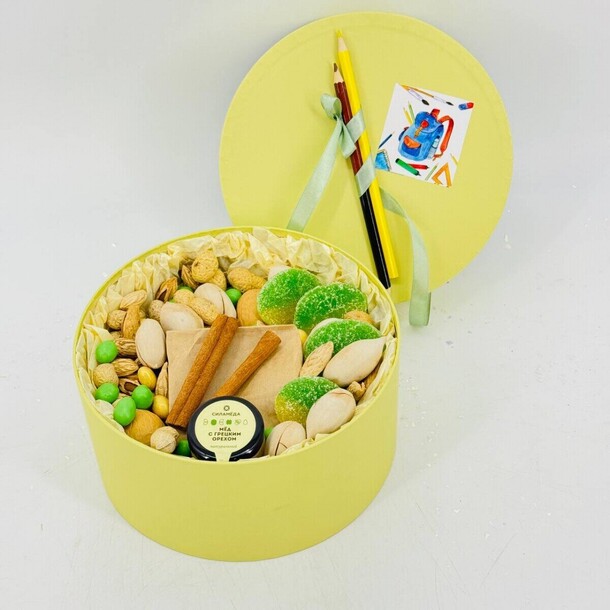 Подарочный насыпной бокс с орехами, мёдом, зерновым ароматным кофе за 3981₽ с доставкой в Москве от Дарите Красиво на Flawery