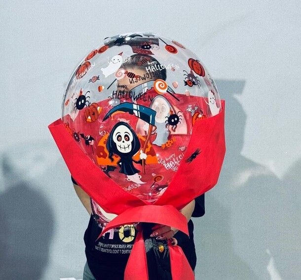 Подарок на хеллоуин букет с шаром баблс за 2881₽ с доставкой в Москве от Дарите Красиво на Flawery