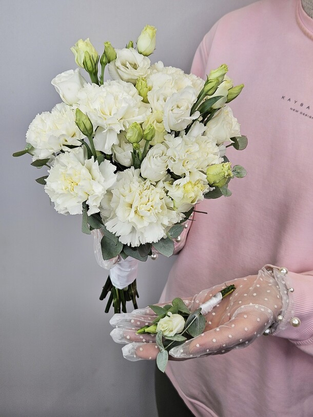 Букет невесты с диантусами и эустомой за 7700₽ с доставкой в Москве от Pink Flowers на Flawery