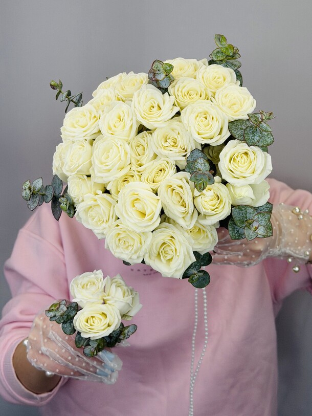 Букет невесты из кустовых роз за 7890₽ с доставкой в Москве от Pink Flowers на Flawery