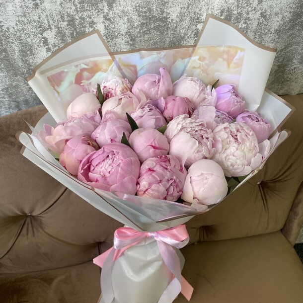 Букет из 19 розовых пионов за 10648₽ с доставкой в Москве от Zarum на Flawery