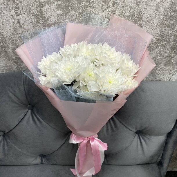 Букет из 3 белых хризантем за 3158₽ с доставкой в Москве от Zarum на Flawery