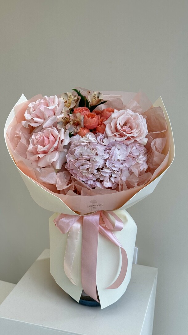 Букет с гортензией 🤍🌸, артикул F1554687 - 6600 рублей, доставка по городу. Flawery - доставка цветов