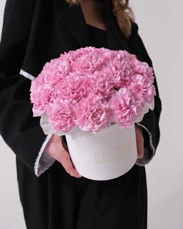 Букет цветов Коробка диантусов за 7318₽ с доставкой в Москве от FloryFlowers на Flawery