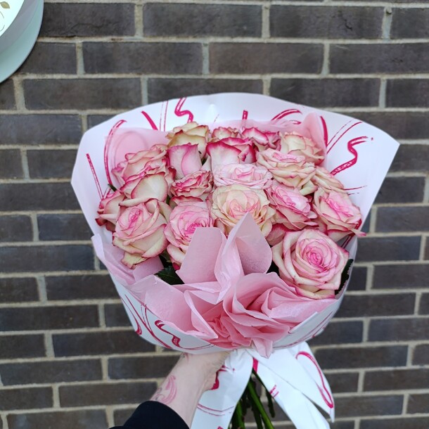 Букет из 21 розы за 4660₽ с доставкой в Москве от Цветочная Хижина на Flawery