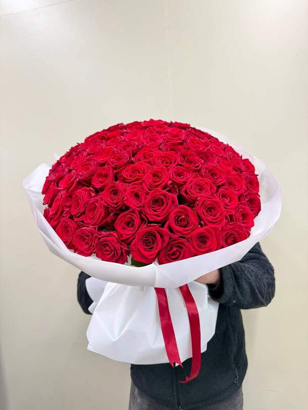Букет цветов 101 красная роза за 18200₽ с доставкой в Москве от INSPIRATION на Flawery