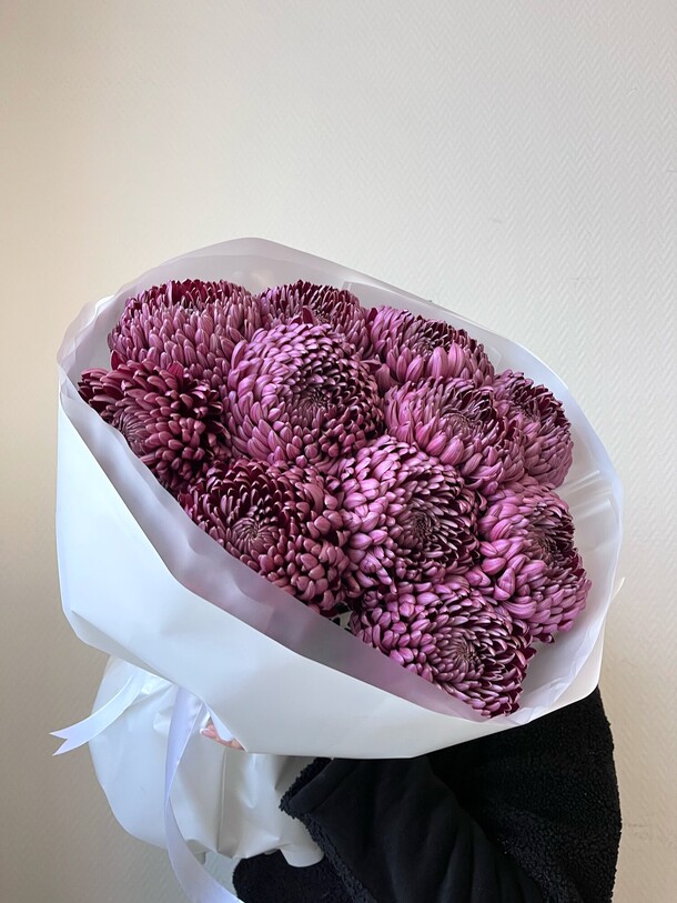 Букет цветов Самый красивый букет с хризантемами сорта бигуди за 5450₽ с доставкой в Москве от INSPIRATION на Flawery