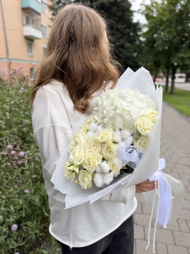 Букет цветов Сборный букет с декоративными бусами за 4365₽ с доставкой в Москве от Kerry.Flowery на Flawery