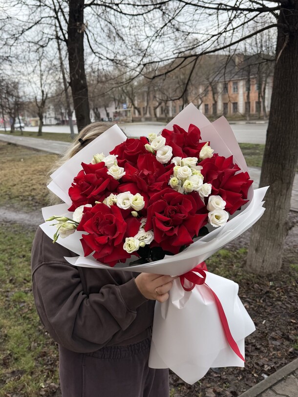 Букет цветов Сборный букет французая роза и эустома за 5599₽ с доставкой в Москве от Kerry.Flowery на Flawery