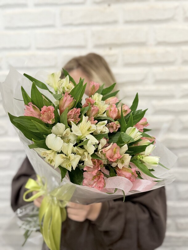 Букет из альстромерий за 3479₽ с доставкой в Москве от Kerry.Flowery на Flawery
