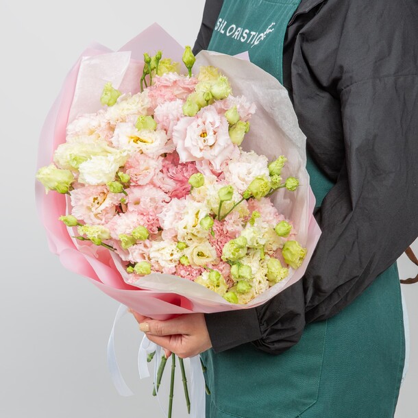 Букет из розовых лизиантусов «дар лета» за 7318₽ с доставкой в Москве от Studio Floristic на Flawery