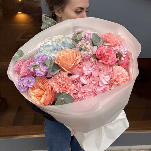 Букет цветов Дофаминовый букет за 8640₽ с доставкой в Москве от I’M FLOWER ПРОФСОЮЗНАЯ на Flawery