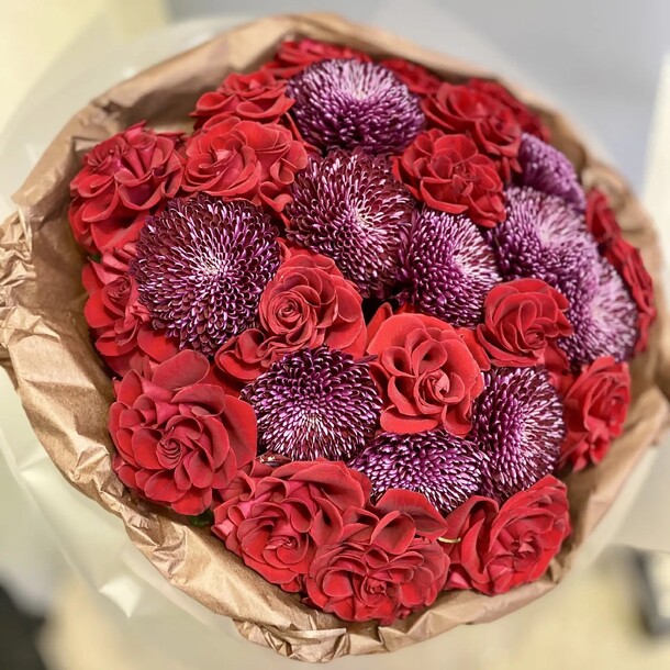 Букет из роз и хризантем "бордо" за 9700₽ с доставкой в Москве от TA - Flowers_24 на Flawery