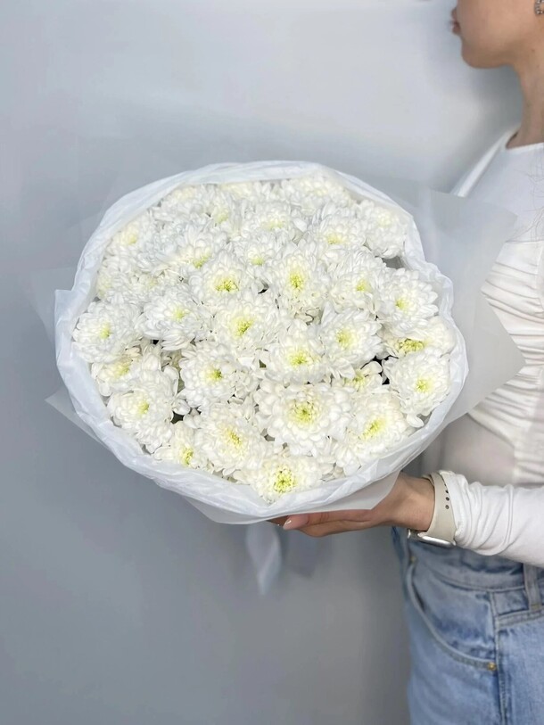 Букет цветов ⭐⭐⭐⭐⭐букет "феерия" 7 белых хризантем за 3960₽ с доставкой в Новосибирске от ⭐⭐⭐⭐⭐Flovery на Flawery