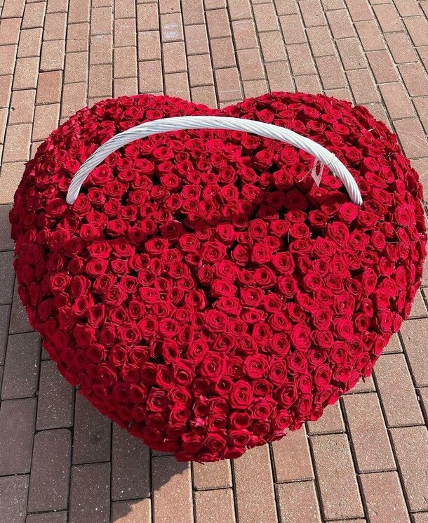Букет цветов 301 красная роза за 98998₽ с доставкой в Москве от Fashion Flowers на Flawery