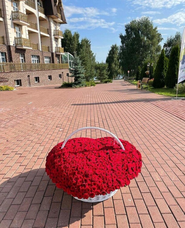 Букет цветов Огромный букет сердце за 87999₽ с доставкой в Москве от Fashion Flowers на Flawery