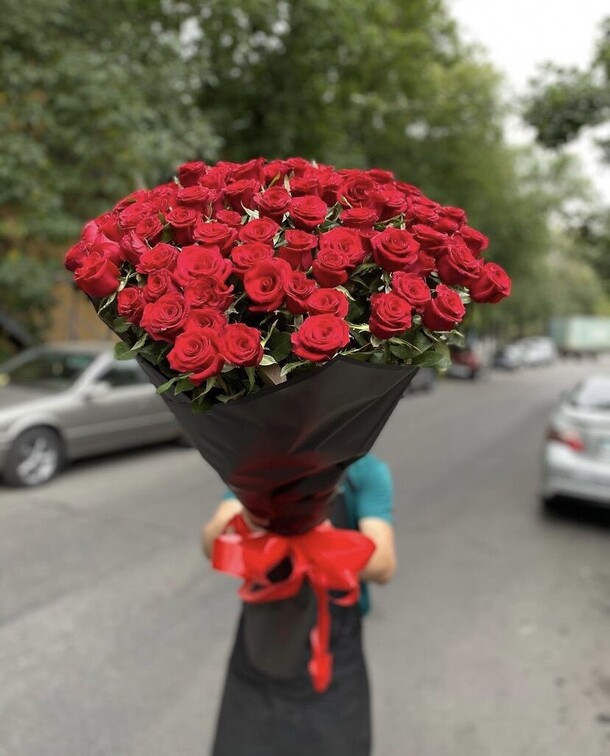 Букет цветов Метровая роза эквадор за 21999₽ с доставкой в Москве от Fashion Flowers на Flawery