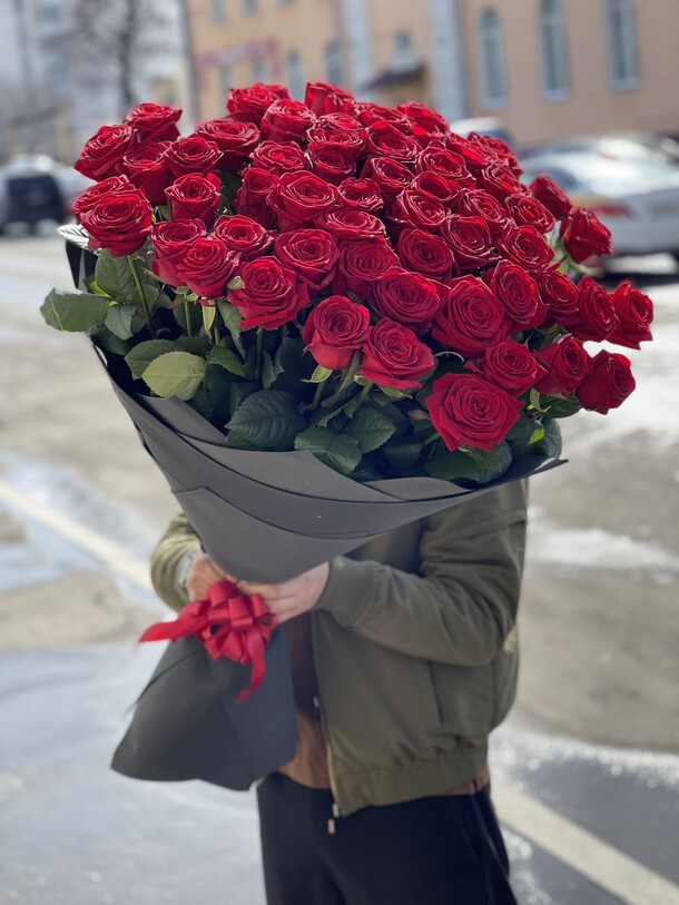 Букет цветов Метровая роза за 21999₽ с доставкой в Москве от Fashion Flowers на Flawery