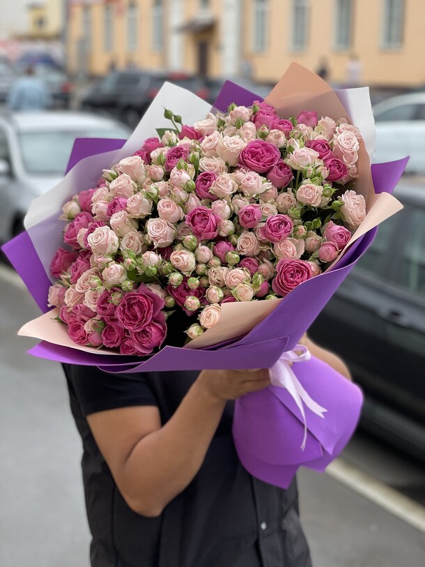 Букет из пионовидных кустовых роз за 38499₽ с доставкой в Москве от Fashion Flowers на Flawery