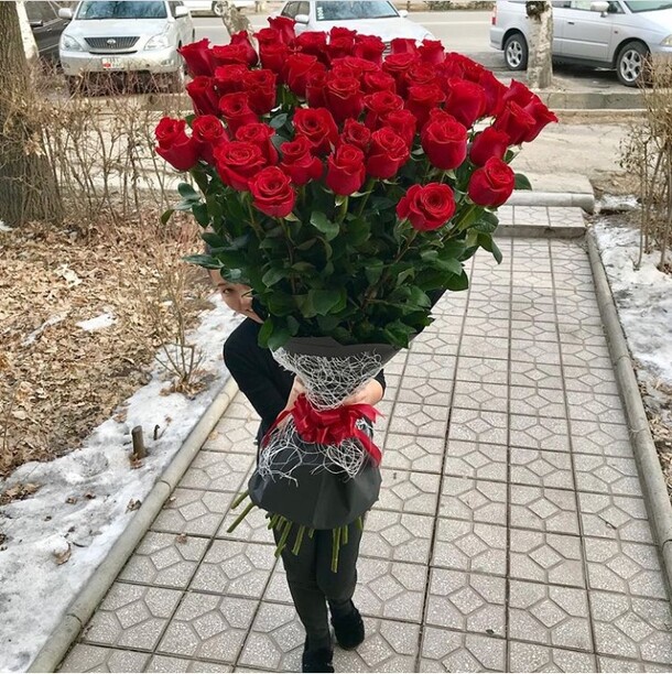 Букет цветов Длинная роза за 21999₽ с доставкой в Москве от Fashion Flowers на Flawery