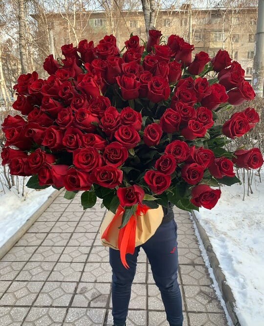 Букет цветов 101 из шикарных роз за 32999₽ с доставкой в Москве от Fashion Flowers на Flawery