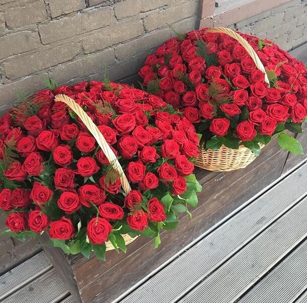 Букет цветов Розы в корзине за 90778₽ с доставкой в Москве от Fashion Flowers на Flawery