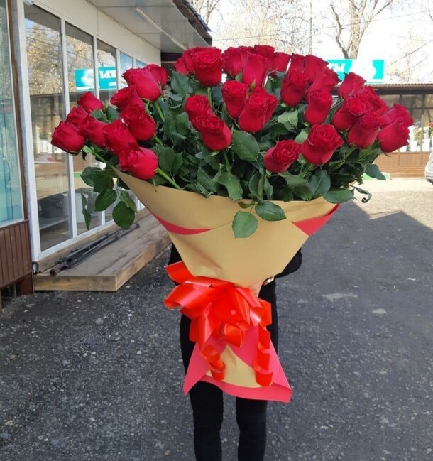 Букет из красных роз за 16499₽ с доставкой в Москве от Fashion Flowers на Flawery