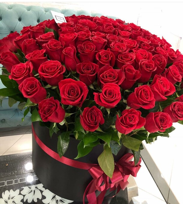 Букет цветов Красная роза в коробке за 27499₽ с доставкой в Москве от Fashion Flowers на Flawery