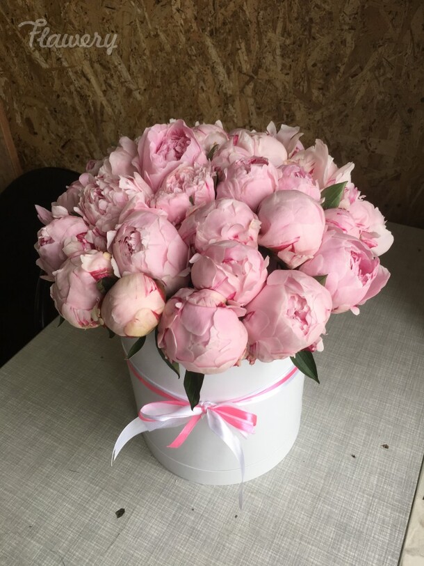 Букет цветов Пионы в коробке за 21997₽ с доставкой в Москве от Fashion Flowers на Flawery