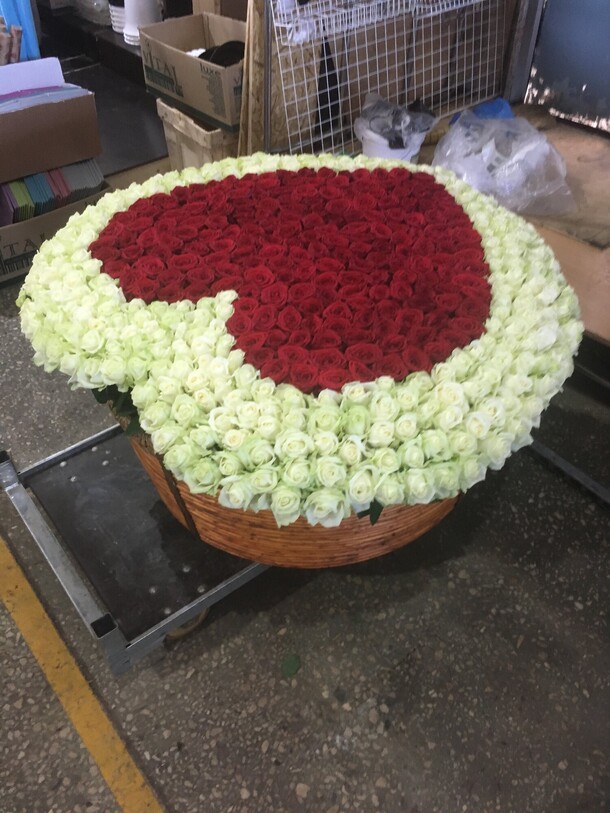 Букет цветов Огромное счастье за 109998₽ с доставкой в Москве от Fashion Flowers на Flawery