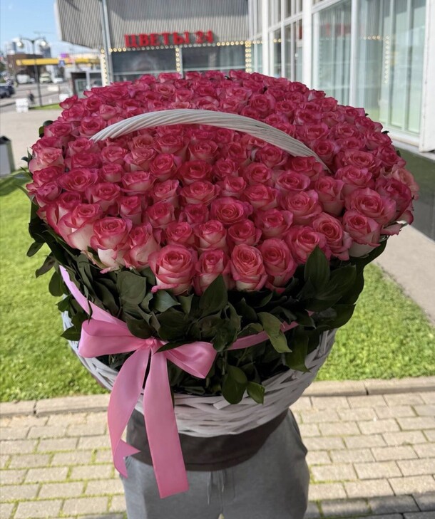 Букет цветов 151 роза джумилия в корзине 💕 за 33900₽ с доставкой в Москве от Marwa Boutique на Flawery