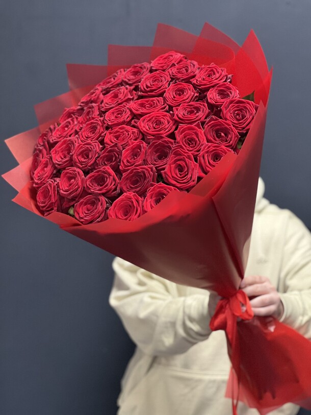 Букет цветов 51 роза красная 70 см 🌹 за 12100₽ с доставкой в Москве от Marwa Boutique на Flawery
