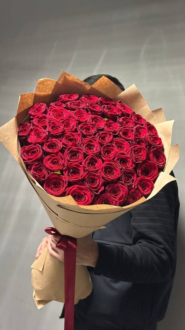 Букет цветов 51 роза 70 см 🌹 за 12990₽ с доставкой в Москве от Marwa Boutique на Flawery