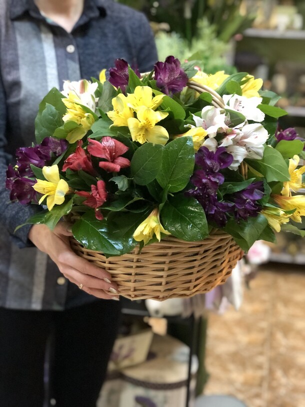 Букет цветов “калейдоскоп” за 7300₽ с доставкой в Москве от Melody-flowers на Flawery
