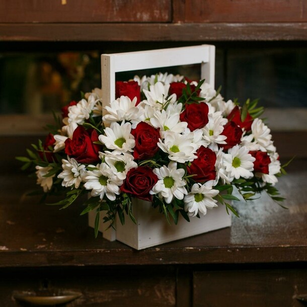 Букет цветов Ящик «спайс» за 7550₽ с доставкой в Москве от Flowers-for-you на Flawery