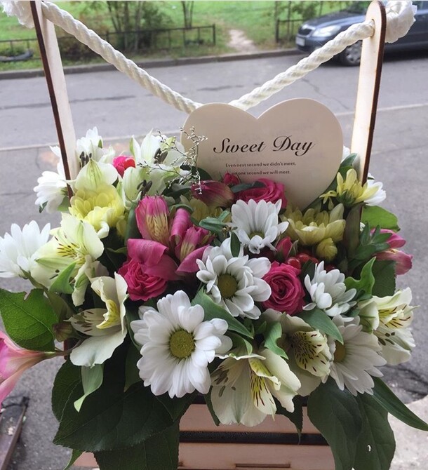 Букет цветов Ящик «компромисс» за 4650₽ с доставкой в Москве от Flowers-for-you на Flawery