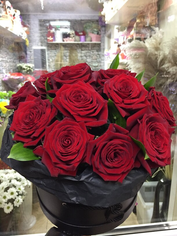 Букет цветов Коробка с алыми розами за 4538₽ с доставкой в Москве от Flowers-for-you на Flawery