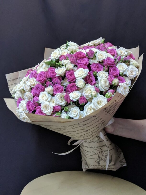 Букет кустовых роз «макси» за 14040₽ с доставкой в Москве от Flowers-for-you на Flawery