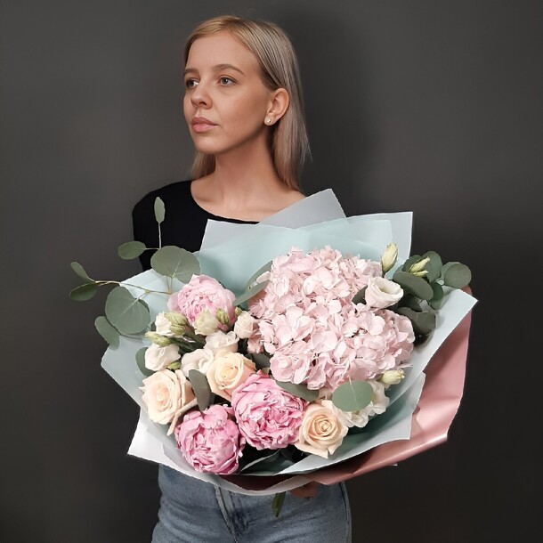 Букет цветов Пионовая нежность за 8490₽ с доставкой в Крымск от Bloomona на Flawery