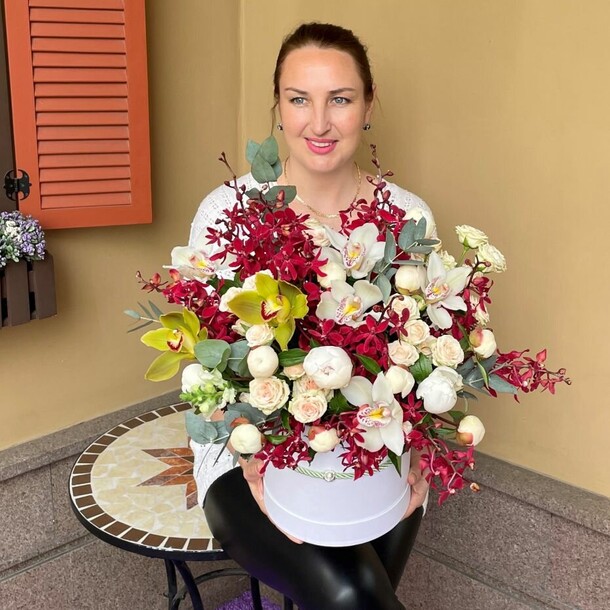 Букет цветов Пионы и экзотическая ашима за 26850₽ с доставкой в Москве от Bloomona на Flawery