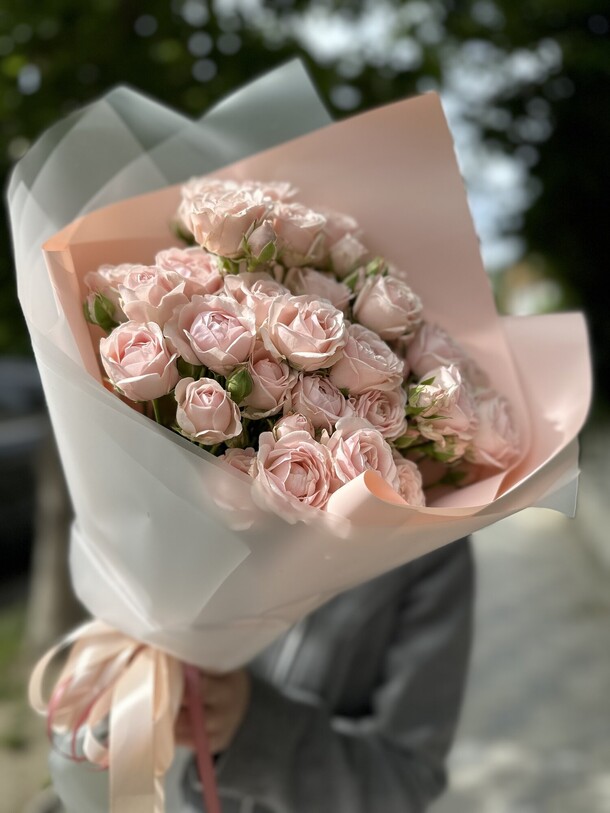Букет цветов Кустовые розы "полина" за 3749₽ с доставкой в Москве от Kompliment Flowers&Present; на Flawery