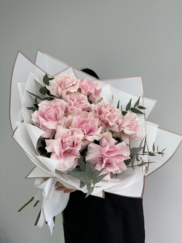Букет цветов Французские розы за 6690₽ с доставкой в Крымск от Kompliment Flowers&Present; на Flawery