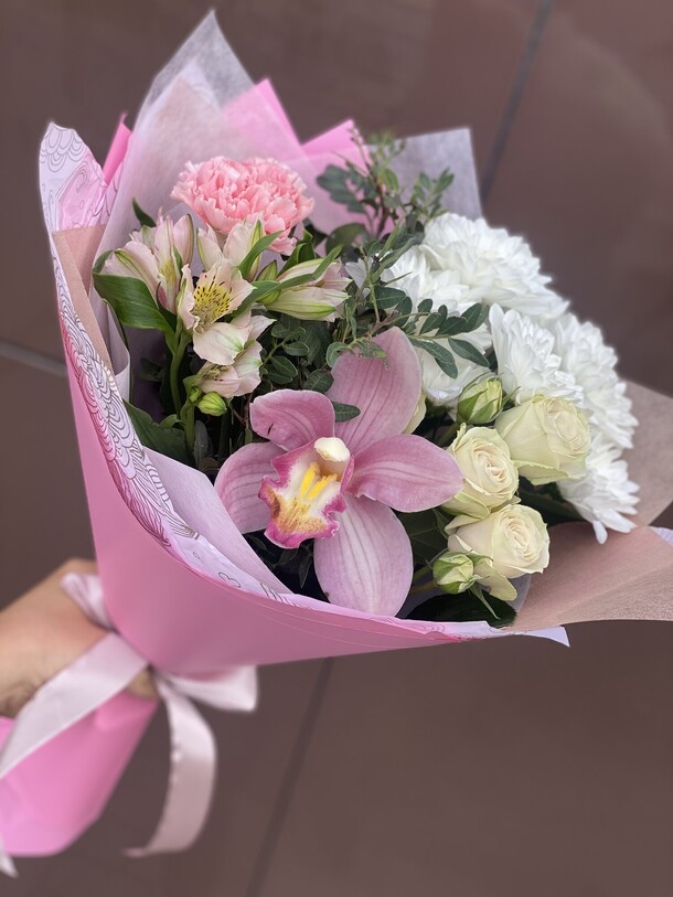 Букет цветов Нежный микс за 2880₽ с доставкой в Москве от Ul-Rose на Flawery