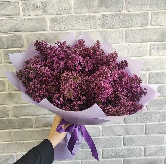 Букет из 25 веток сирени, артикул F1187103 - 8950 рублей, доставка по городу. Flawery - доставка цветов