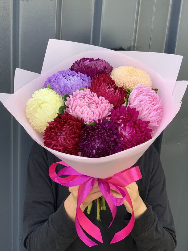 Букет астр за 2990₽ с доставкой в Москве от MagazinFlowers на Flawery