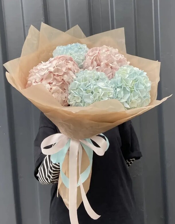Букет из гортензий микс за 3690₽ с доставкой в Москве от MagazinFlowers на Flawery