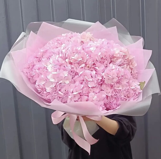 Букет розовых гортензий за 4990₽ с доставкой в Москве от MagazinFlowers на Flawery
