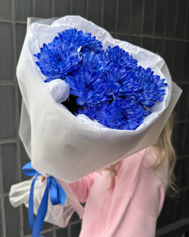 Букет из 3 синих кустовых хризантем за 2409₽ с доставкой в Москве от Flowers farm на Flawery