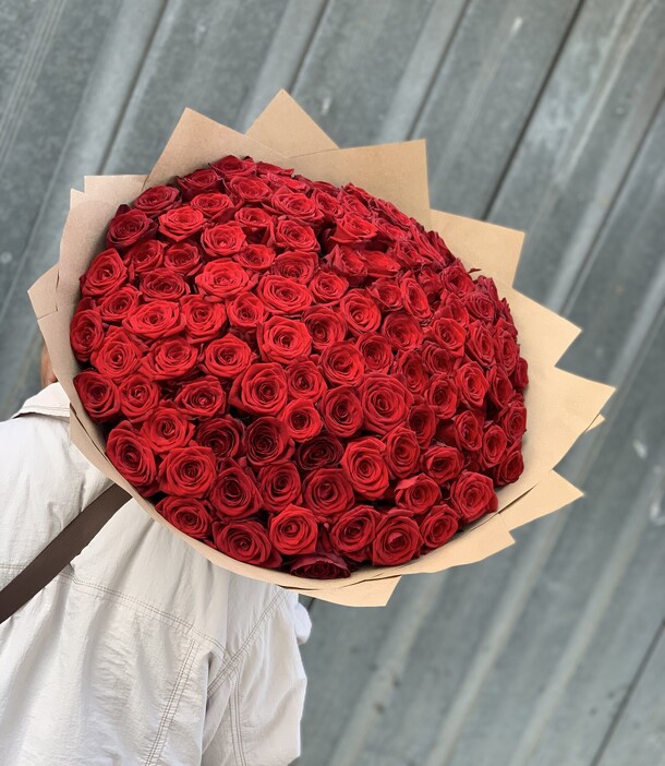 Букет цветов 101 роза за 18699₽ с доставкой в Москве от Elvira flovers на Flawery